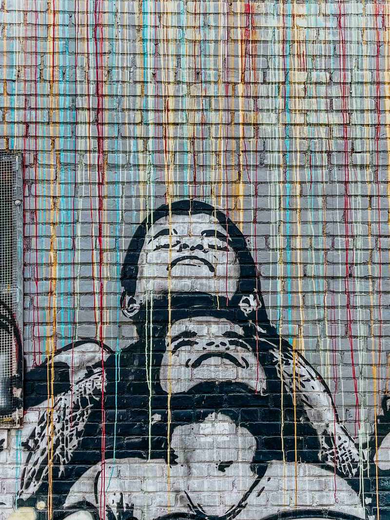street art representing two male kids looking up and smiling